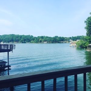 Meet your Posher, Lora